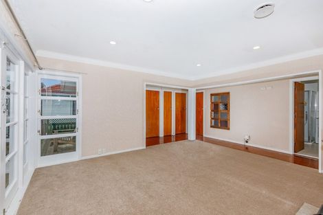Photo of property in 8 Kiernan Place, Kelston, Auckland, 0602