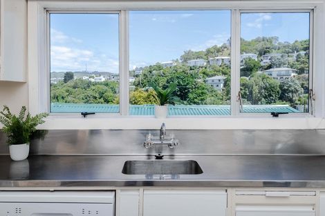 Photo of property in 10 Black Rock Road, Newlands, Wellington, 6037