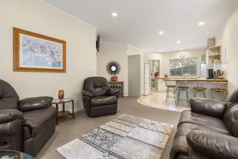 Photo of property in 8 Calman Place, Chatswood, Auckland, 0626