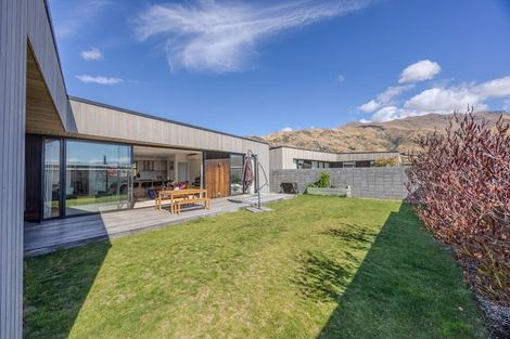 Photo of property in 18 Stackbrae Avenue, Wanaka, 9305