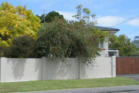 Photo of property in 1/317 Lake Road, Hauraki, Auckland, 0622