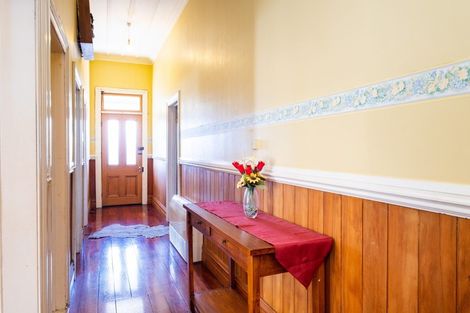 Photo of property in 27 Napier Terrace, Hospital Hill, Napier, 4110