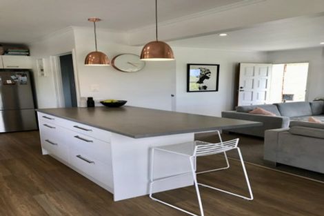 Photo of property in 1/54 Ayton Drive, Totara Vale, Auckland, 0629