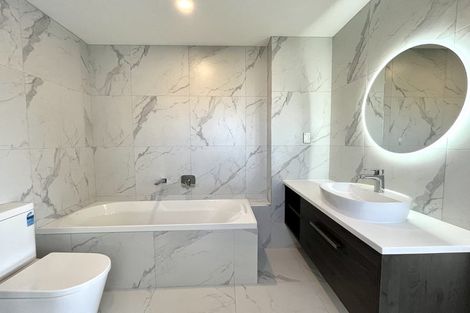 Photo of property in 2/19 Edwards Avenue, Henderson, Auckland, 0610