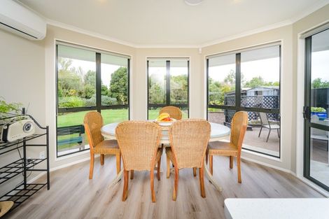 Photo of property in 135 Summerhill Drive, Fitzherbert, Palmerston North, 4410