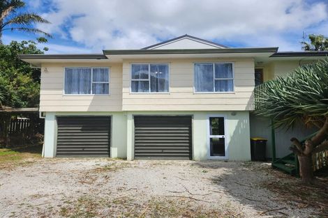 Photo of property in 16 Leaming Place, Clarks Beach, 2122