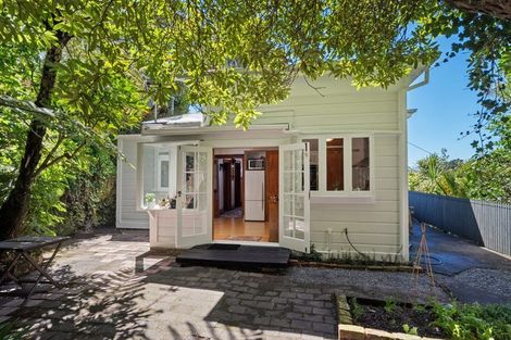 Photo of property in 21 Northland Road, Northland, Wellington, 6012