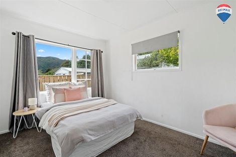 Photo of property in 33 Stockdale Street, Wainuiomata, Lower Hutt, 5014