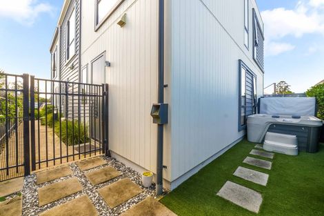 Photo of property in 8 Patariki Way, Beach Haven, Auckland, 0626