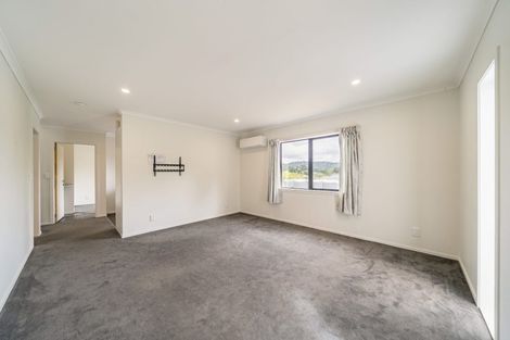 Photo of property in 9 Lowry Heights, Stokes Valley, Lower Hutt, 5019