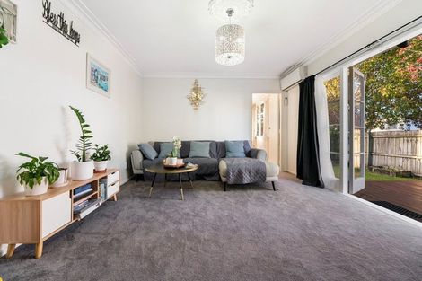 Photo of property in 27 Fairdene Avenue, Henderson, Auckland, 0610