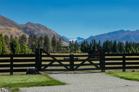 Photo of property in 16 Little Orchard Way, Wanaka, 9382