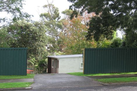 Photo of property in 32 Robbies Road, Shelly Park, Auckland, 2014