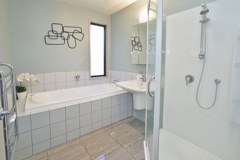 Photo of property in 14 Southworth Place, Grandview Heights, Hamilton, 3200