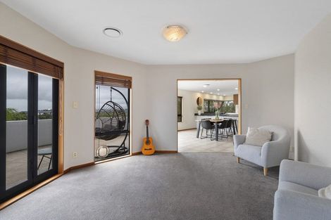 Photo of property in 33 Ruapehu Drive, Fitzherbert, Palmerston North, 4410