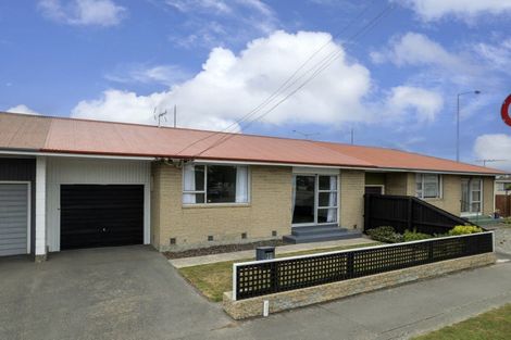 Photo of property in 2/2 Tuckers Road, Redwood, Christchurch, 8051