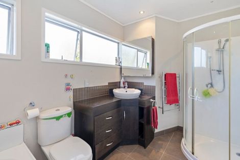 Photo of property in 12 Dunraven Place, Torbay, Auckland, 0630