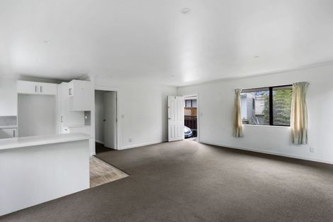 Photo of property in 2/43 Sabulite Road, Kelston, Auckland, 0602