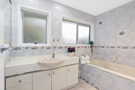 Photo of property in 267 Forest Hill Road, Waiatarua, Auckland, 0612