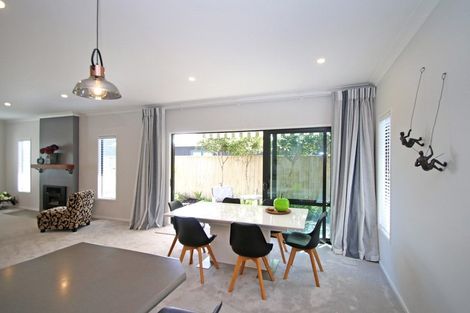 Photo of property in 27 Lakemere Way, Kinloch, Taupo, 3377