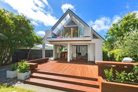 Photo of property in 18 Airlie Road, Plimmerton, Porirua, 5026