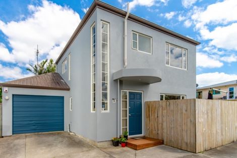 Photo of property in 6 Waikaremoana Place, Pakuranga Heights, Auckland, 2010