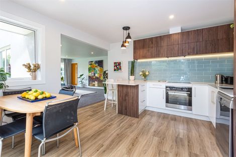 Photo of property in 2/10 Ladbrokes Place, Fendalton, Christchurch, 8052