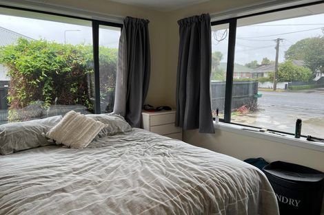 Photo of property in 135 Avonhead Road, Avonhead, Christchurch, 8042