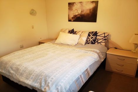 Photo of property in 88 Chivalry Road, Glenfield, Auckland, 0629