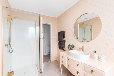 Photo of property in 55 Kahu Road, Paremata, Porirua, 5024