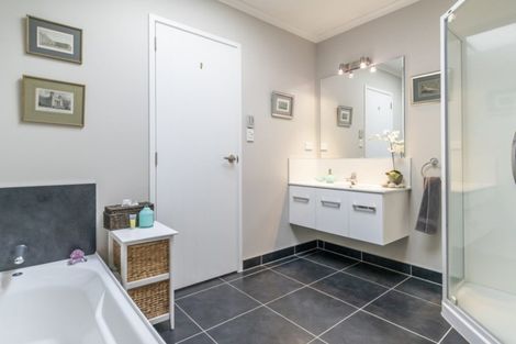 Photo of property in 15 Parkland Rise, Omokoroa, 3114