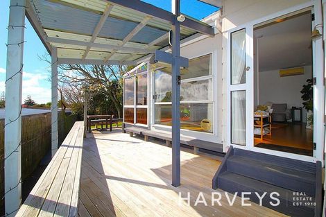 Photo of property in 5 Porter Avenue, Te Atatu South, Auckland, 0610