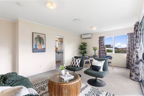 Photo of property in 2 Ladbrooke Drive, Newlands, Wellington, 6037