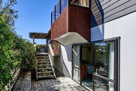 Photo of property in 20 Grays Road, Plimmerton, Porirua, 5026