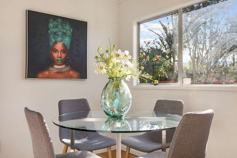 Photo of property in 40 Beach Road, Te Atatu Peninsula, Auckland, 0610