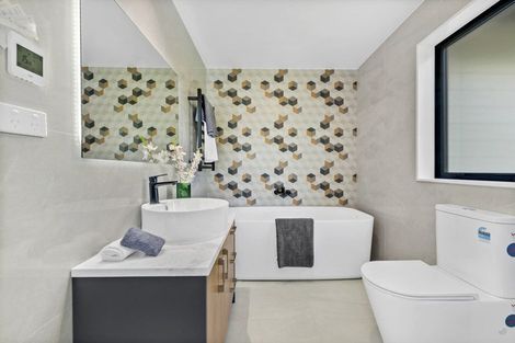 Photo of property in 14 Hughs Way, Flat Bush, Auckland, 2019