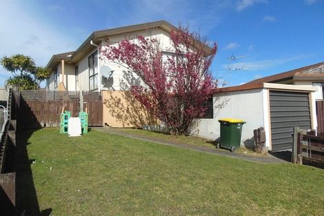 Photo of property in 1/8 Myna Place, Weymouth, Auckland, 2103