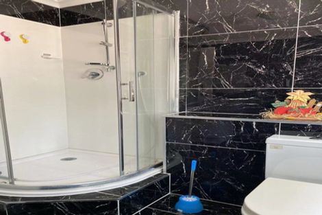 Photo of property in 2/663 Beach Road, Rothesay Bay, Auckland, 0630