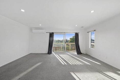 Photo of property in 32 Strid Road, Te Atatu South, Auckland, 0610