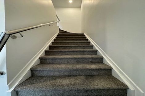 Photo of property in 47a Crestview Rise, Papakura, 2110