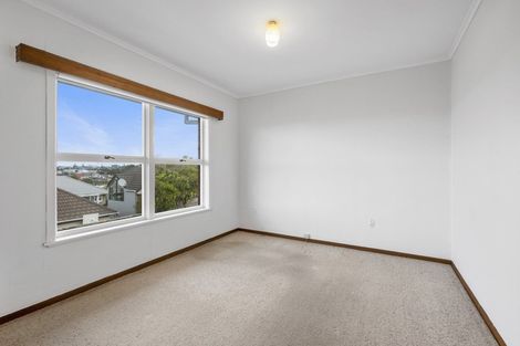 Photo of property in 1/18 East Coast Road, Milford, Auckland, 0620
