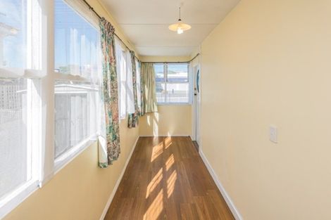 Photo of property in 16 Carlton Avenue, Gonville, Whanganui, 4501