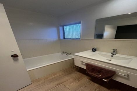 Photo of property in 25 Kaweka Place, Havelock North, 4130