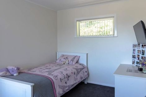 Photo of property in 91 Akaroa Drive, Maupuia, Wellington, 6022