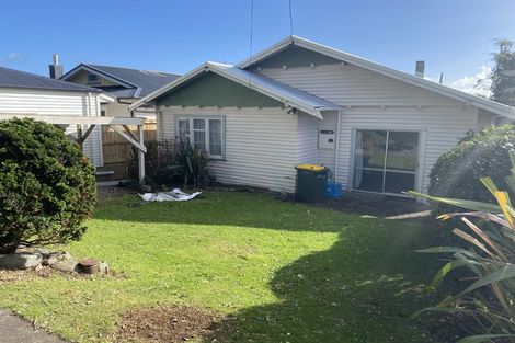 Photo of property in 123 Pendarves Street, New Plymouth, 4312