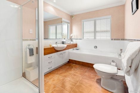 Photo of property in 12 Brooke Ridge Rise, East Tamaki Heights, Auckland, 2016
