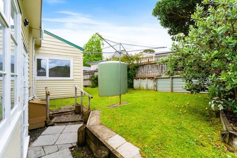 Photo of property in 17 Paramu Avenue, Birkdale, Auckland, 0626