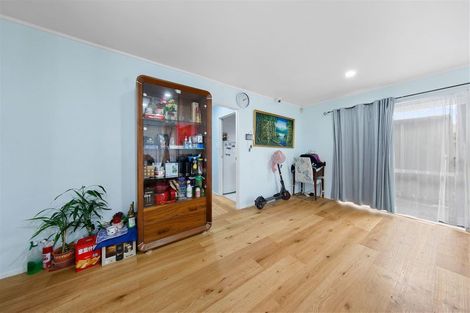 Photo of property in 16 Frank Bunce Grove, Flat Bush, Auckland, 2019