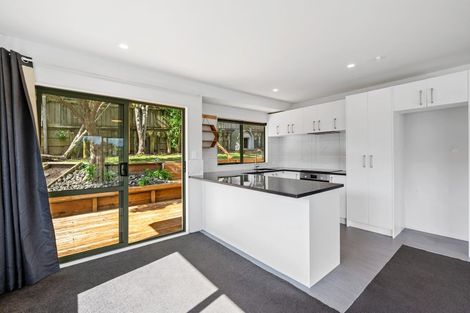 Photo of property in 121b Sunnyside Road, Sunnyvale, Auckland, 0612