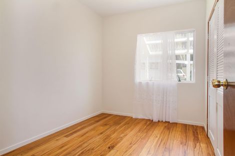 Photo of property in 32 Te Atatu Road, Te Atatu South, Auckland, 0610